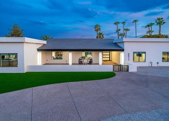 Holiday home Multimillion Resortvillawaterslidepickleball Courtputtting Greenspagameroom